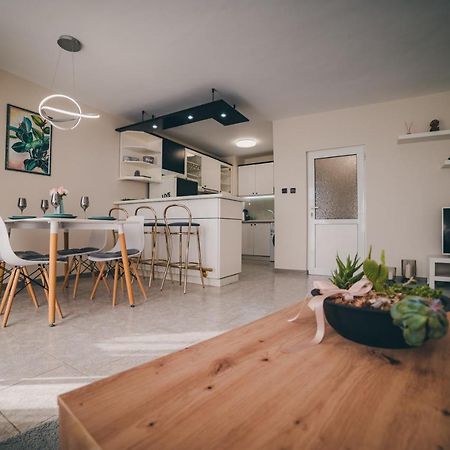 Unbeatable Location: New & Comfy Apartment Варна Экстерьер фото