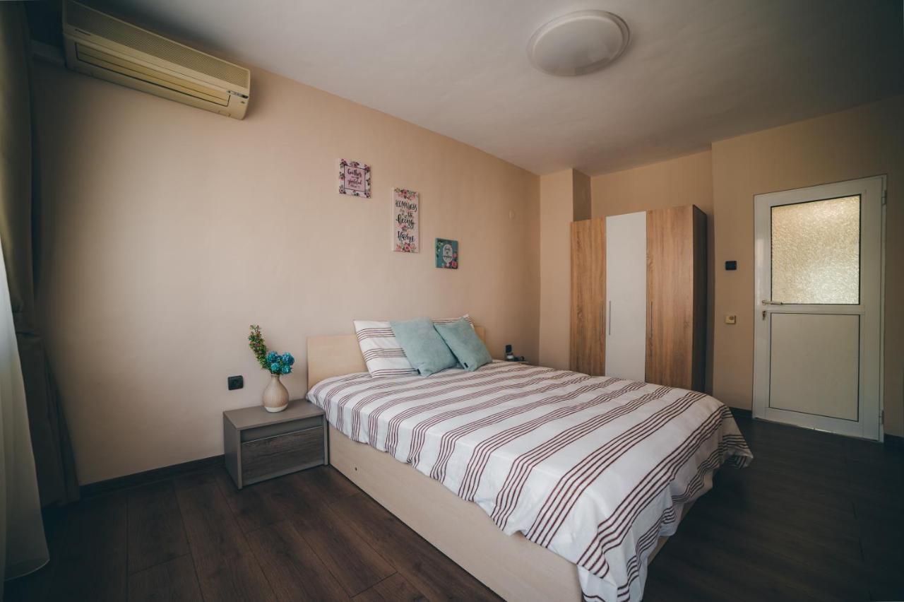 Unbeatable Location: New & Comfy Apartment Варна Экстерьер фото